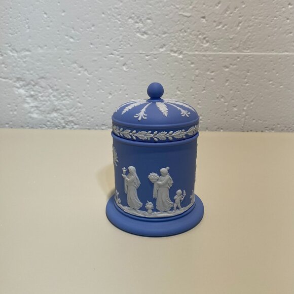 Wedgwood Blue Jasperware Lidded Jar with White Motif - Picture 3 of 11